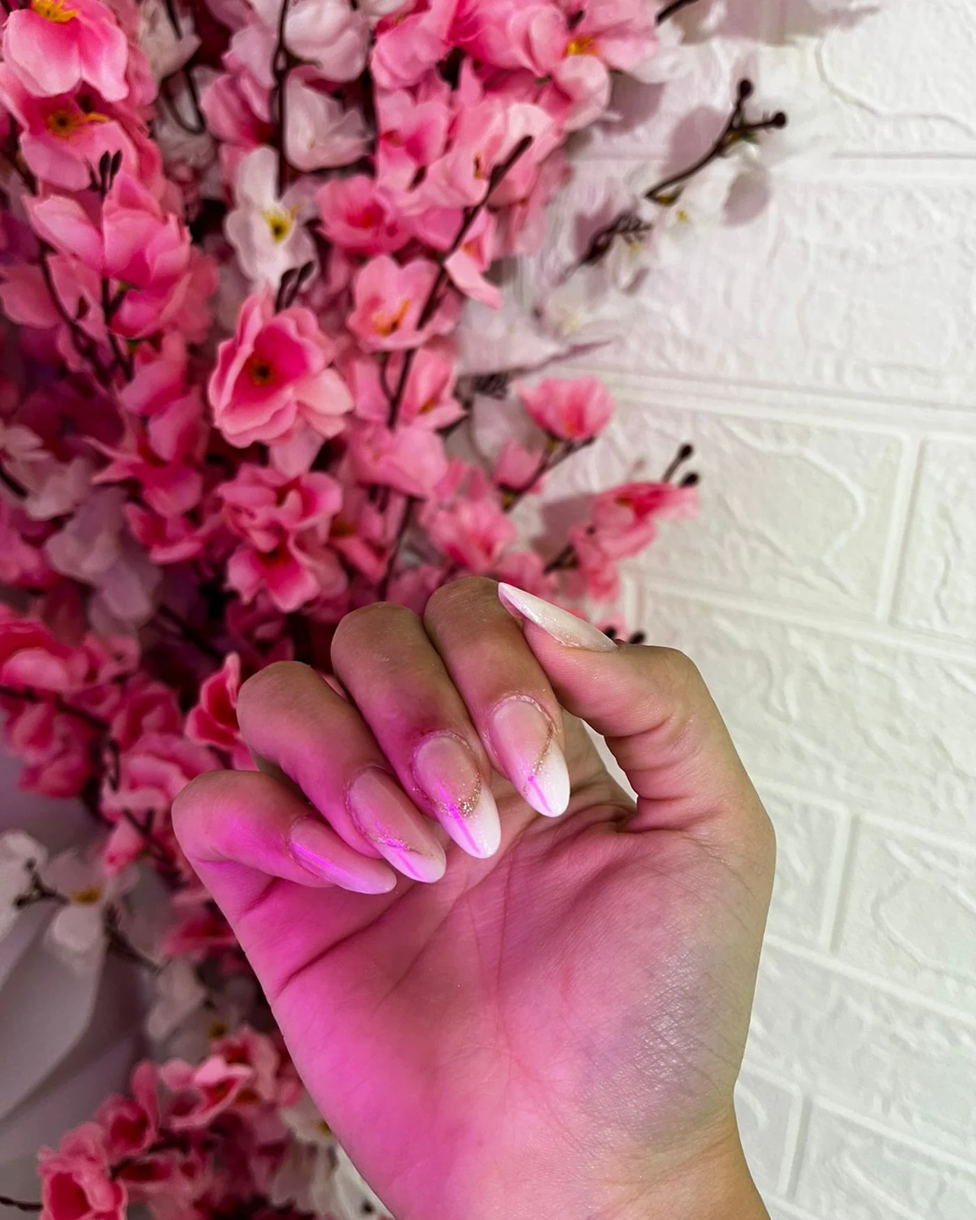 Imagem de unhas em acabamento natural e sutil